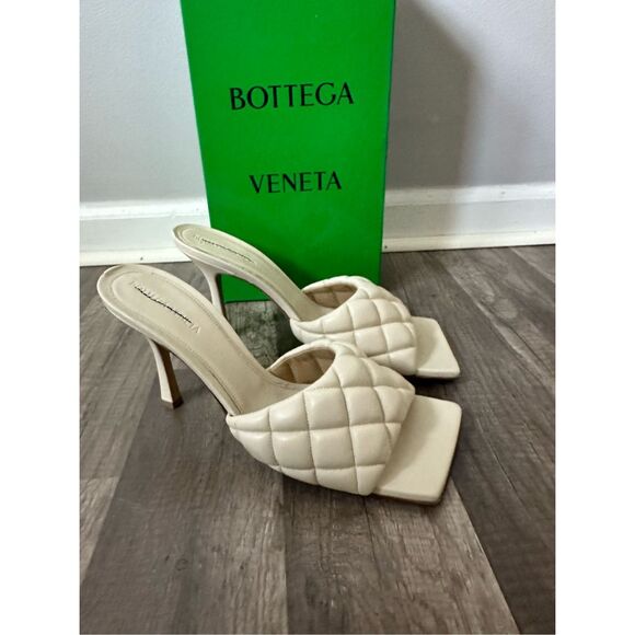 BOTTEGA VENETA Embossed rubber slides - Picture 6 of 14